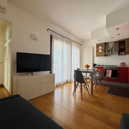 Sunflower Center Apartment *